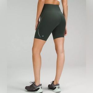 NWT Base Pace High-Rise Reflective Short 8"